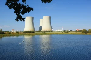 Google réveille une centrale nucléaire abandonnée pour alimenter ses data centers IA : son premier accord en Europe ne fait pas l'unanimité