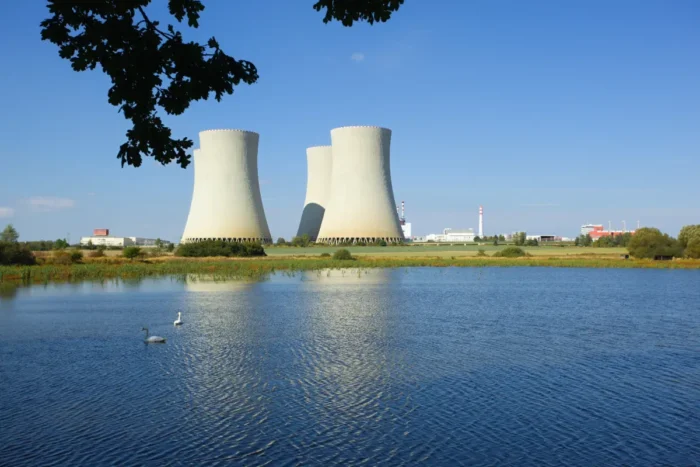 Google réveille une centrale nucléaire abandonnée pour alimenter ses data centers IA : son premier accord en Europe ne fait pas l'unanimité