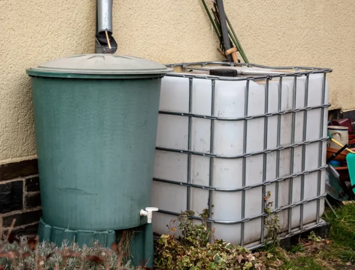 « Je ne comprends pas, ma facture ne baisse pas » : le piège que découvrent ceux qui branchent leurs toilettes sur la cuve d'eau de pluie