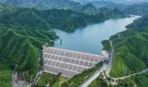 La Chine réalise un barrage de 315 mètres, potentiellement le plus haut du monde, avec l'appui de 27 miroirs pour aider les ingénieurs