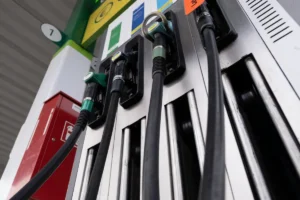 Mauvaise nouvelle pour les automobilistes : les prix du carburant battent un nouveau record en France, et la suite s'annonce pire