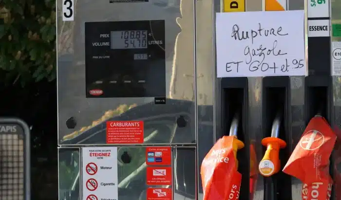 Pénurie de carburant : le taux de stations en difficulté grimpe à 16 % en France