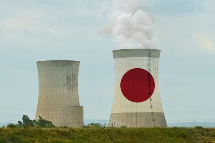 nucleaire-japon-deux-japonais-forces