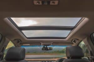 Hongqi équipe ses véhicules électriques de toits solaires en pérovskite