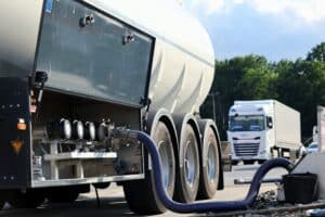 Carburant : circulation des camions-citernes autorisée le dimanche jusqu'au 12 octobre