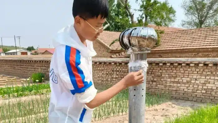 Adieu à la sécheresse, un adolescent de 14 ans invente une solution idéale pour « fabriquer » de l'eau en plein désert