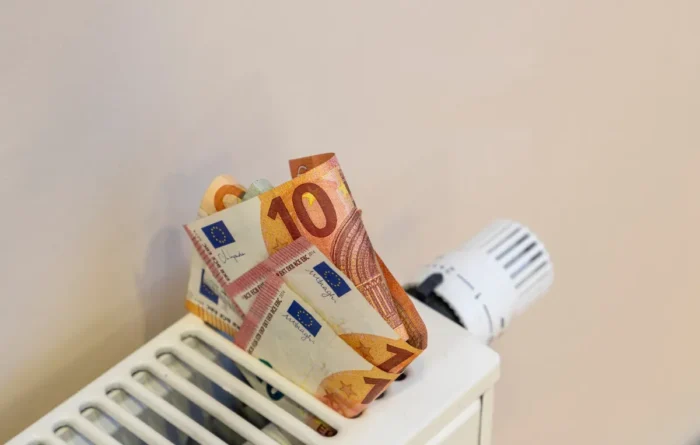 « Je croyais économiser en laissant tourner le chauffage » : un retraité découvre qu'il payait 35% de gaz en trop depuis 8 ans