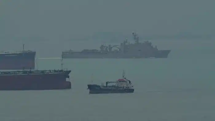 Le détroit d'Ormuz rouvre et le pétrole circule à nouveau, mais votre plein coûte toujours aussi cher : les raffineurs expliquent pourquoi