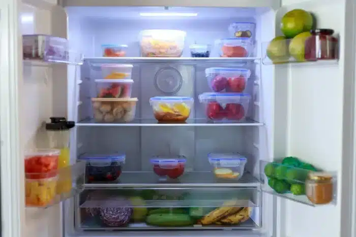 Réfrigérateur gourmand en énergie, le test avec une lampe de poche permet de diminuer les dépenses