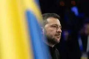 Zelenskyy accepte de suspendre 100 jours les frappes sur les raffineries russes contre un accès élargi à Starlink
