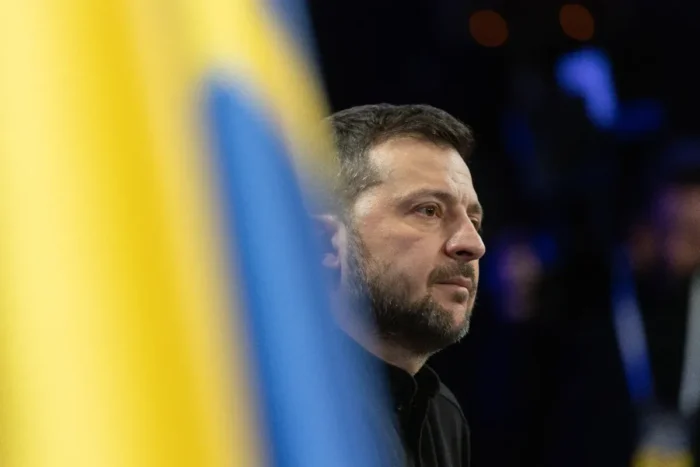 Zelenskyy accepte de suspendre 100 jours les frappes sur les raffineries russes contre un accès élargi à Starlink