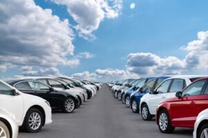 voiture-thermique-la-france-renonce-a-l-interdiction-de-2035-et-negocie-ave
